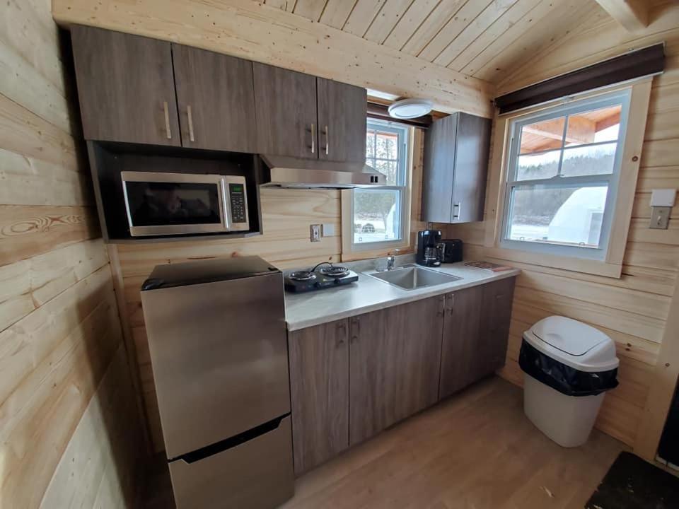 Les Chalets De La Colline Inc Baie-Sainte-Catherine Exterior photo