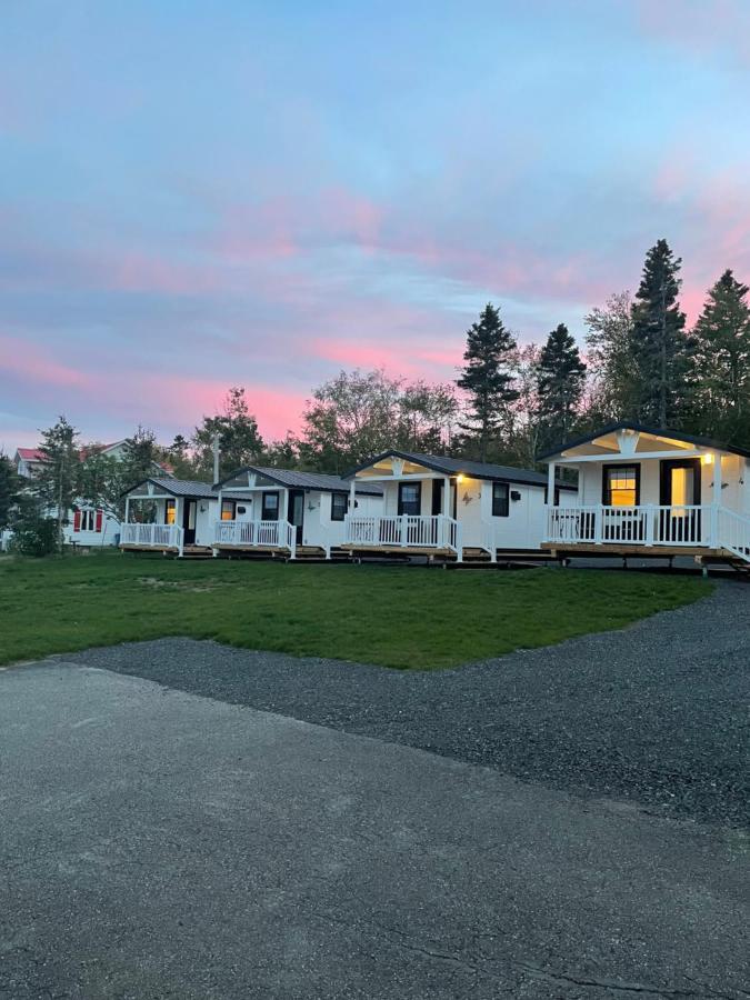 Les Chalets De La Colline Inc Baie-Sainte-Catherine Exterior photo
