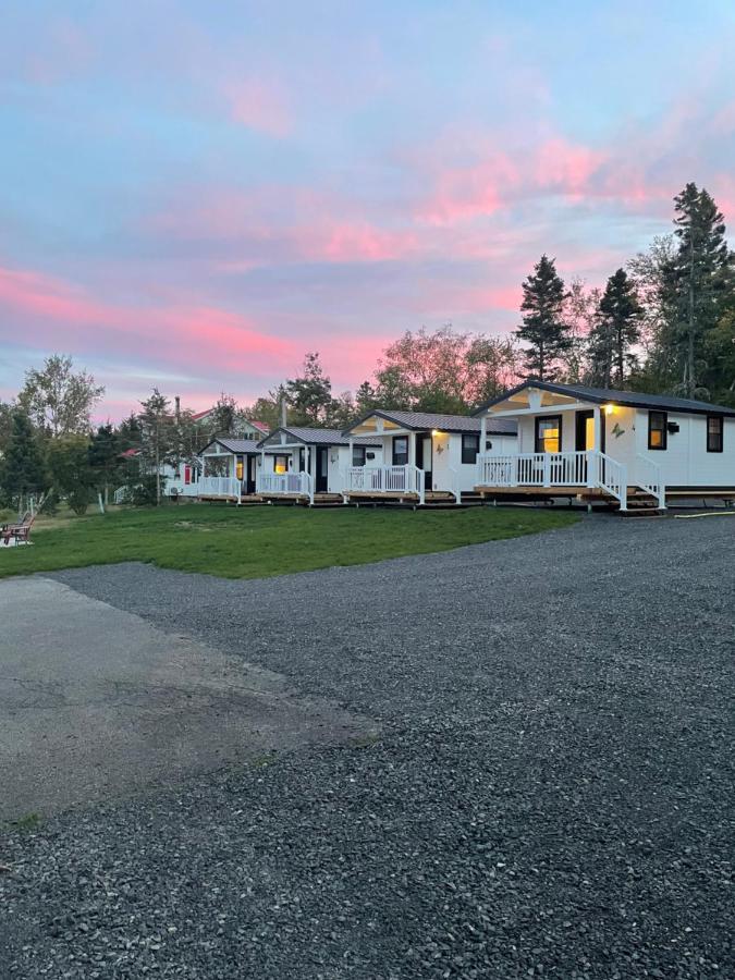 Les Chalets De La Colline Inc Baie-Sainte-Catherine Exterior photo